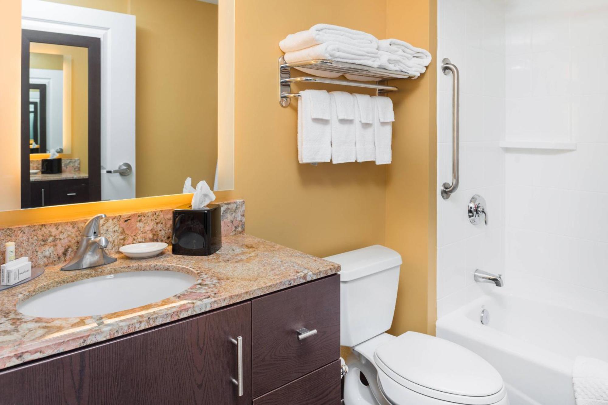 Towneplace Suites By Marriott New Hartford Exteriér fotografie