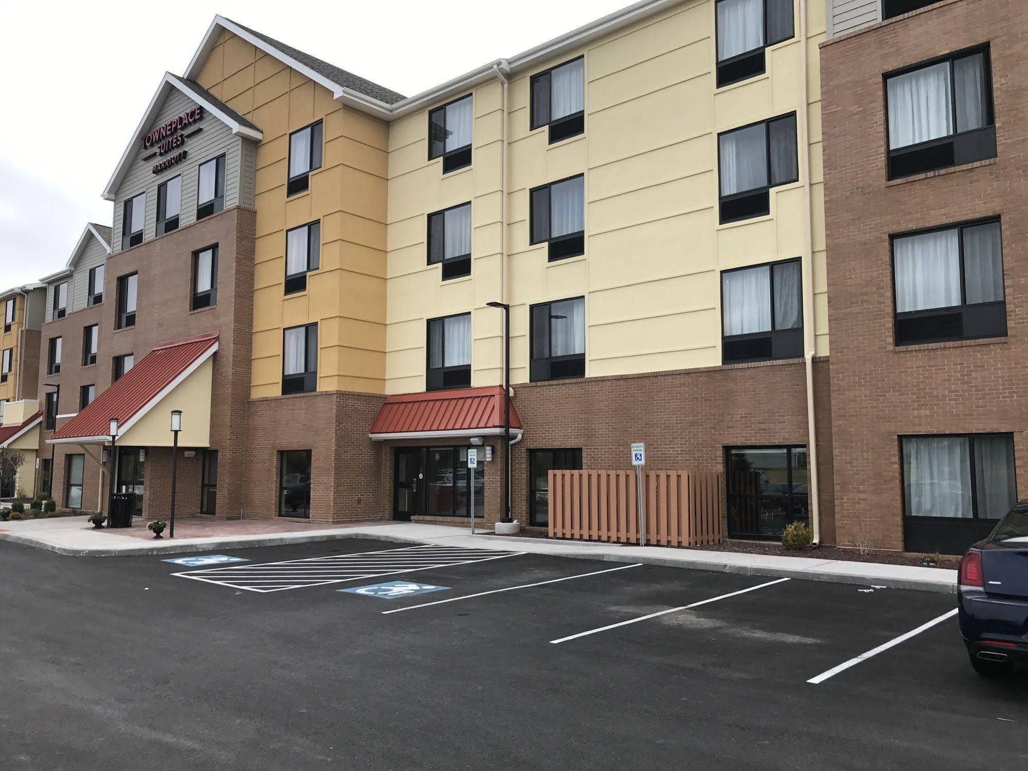 Towneplace Suites By Marriott New Hartford Exteriér fotografie
